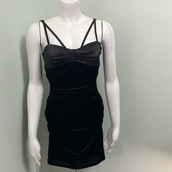B. Darlin Womens Black Velvet Mini Party Dress Juniors sz 1/2 - Picture 1 of 5